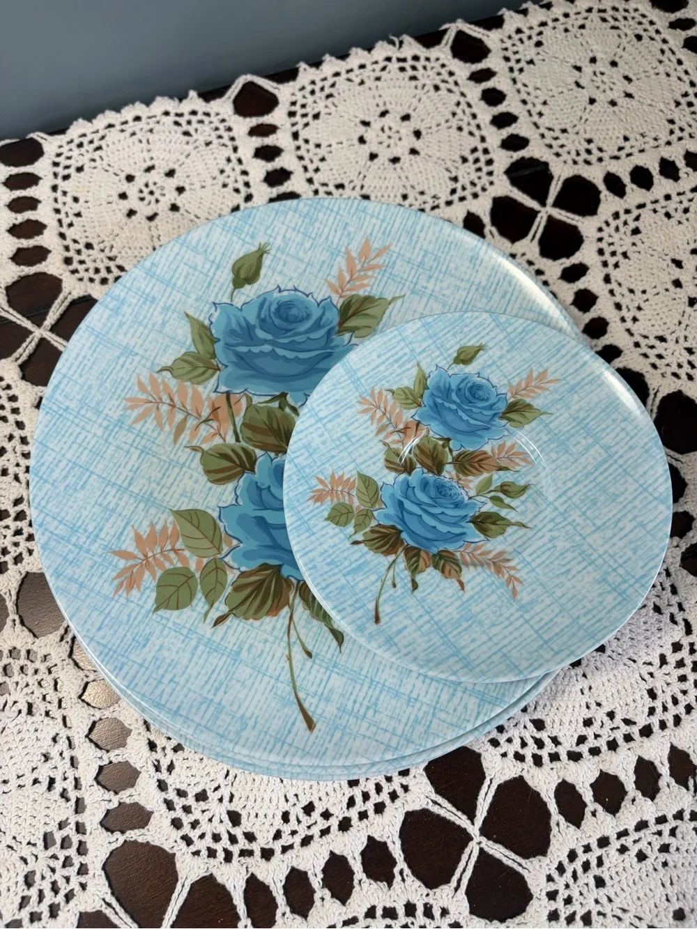 Vintage Retro Melamine Dinnerware Set of 4 Dinner/4 Small Plates Blue Roses